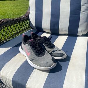 Nike Flex Experience Sneakers